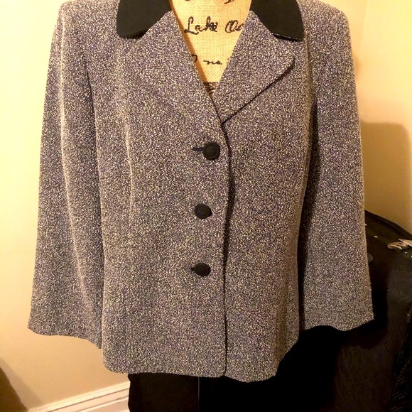 LE SUIT | boucle suit w/button down suit - Picture 2 of 8